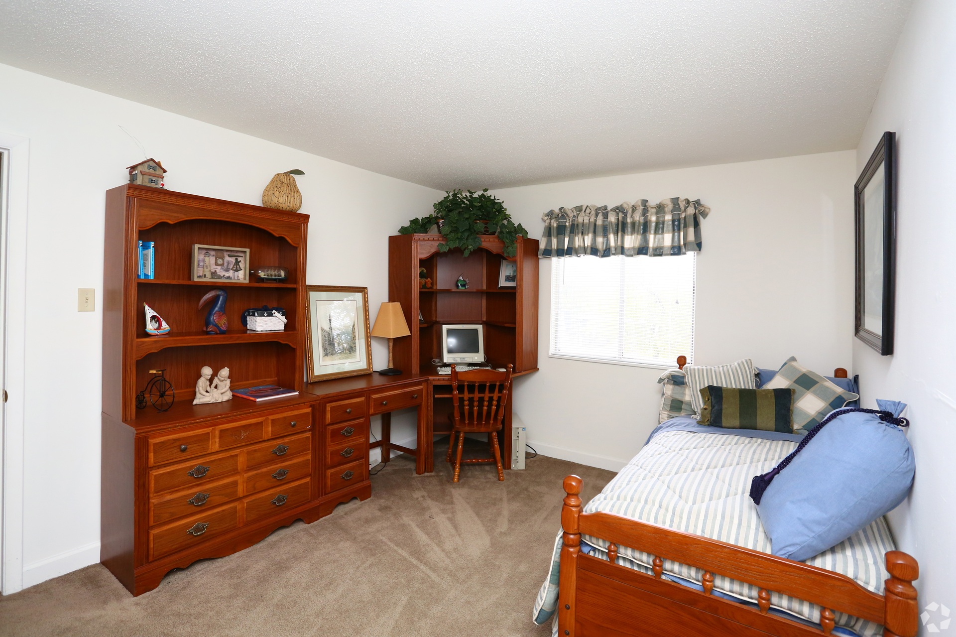 Woodlands Apartments second bedroom in Saint Louis, MO