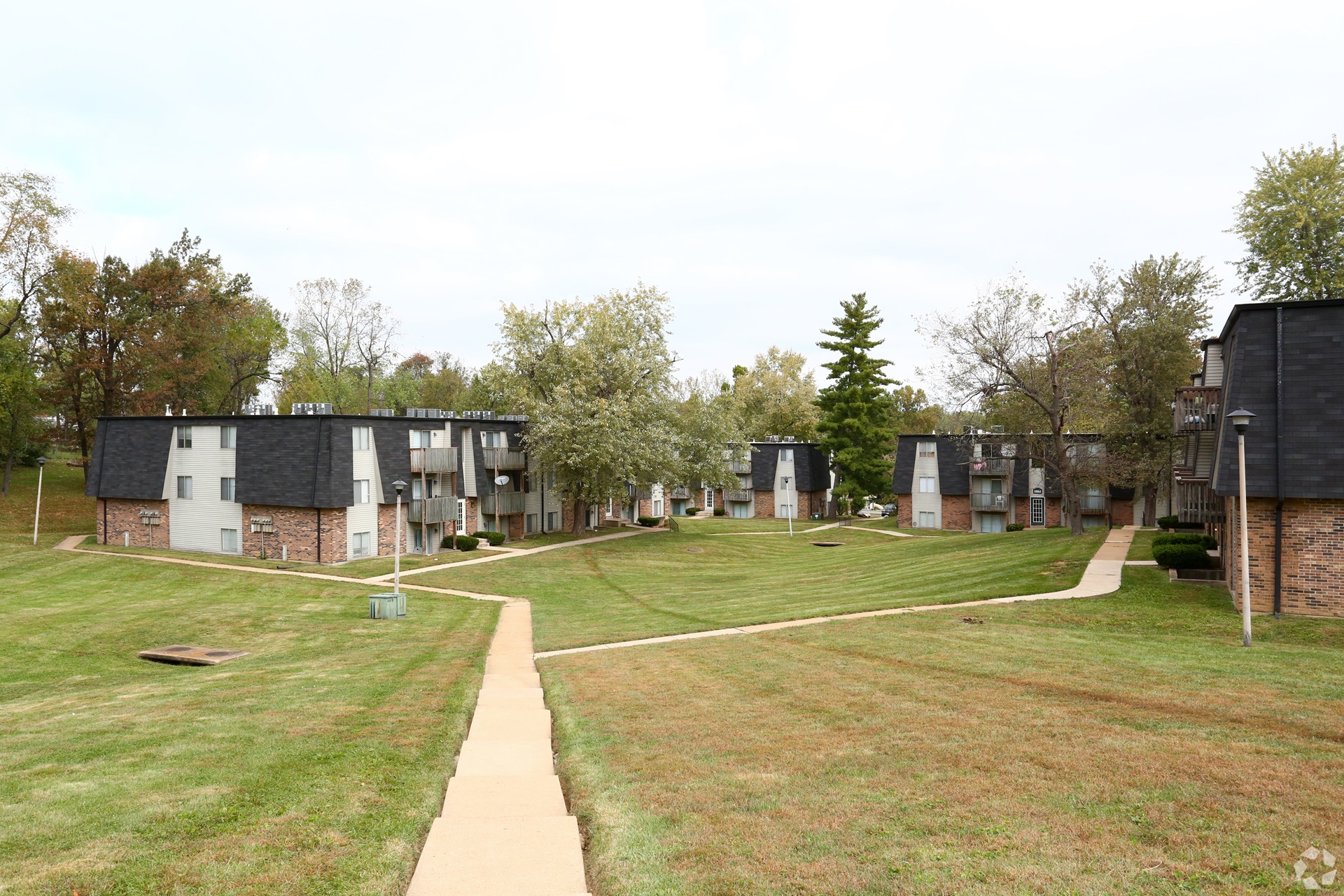 Woodlands  Apartments exterior view in Saint Louis Missouri