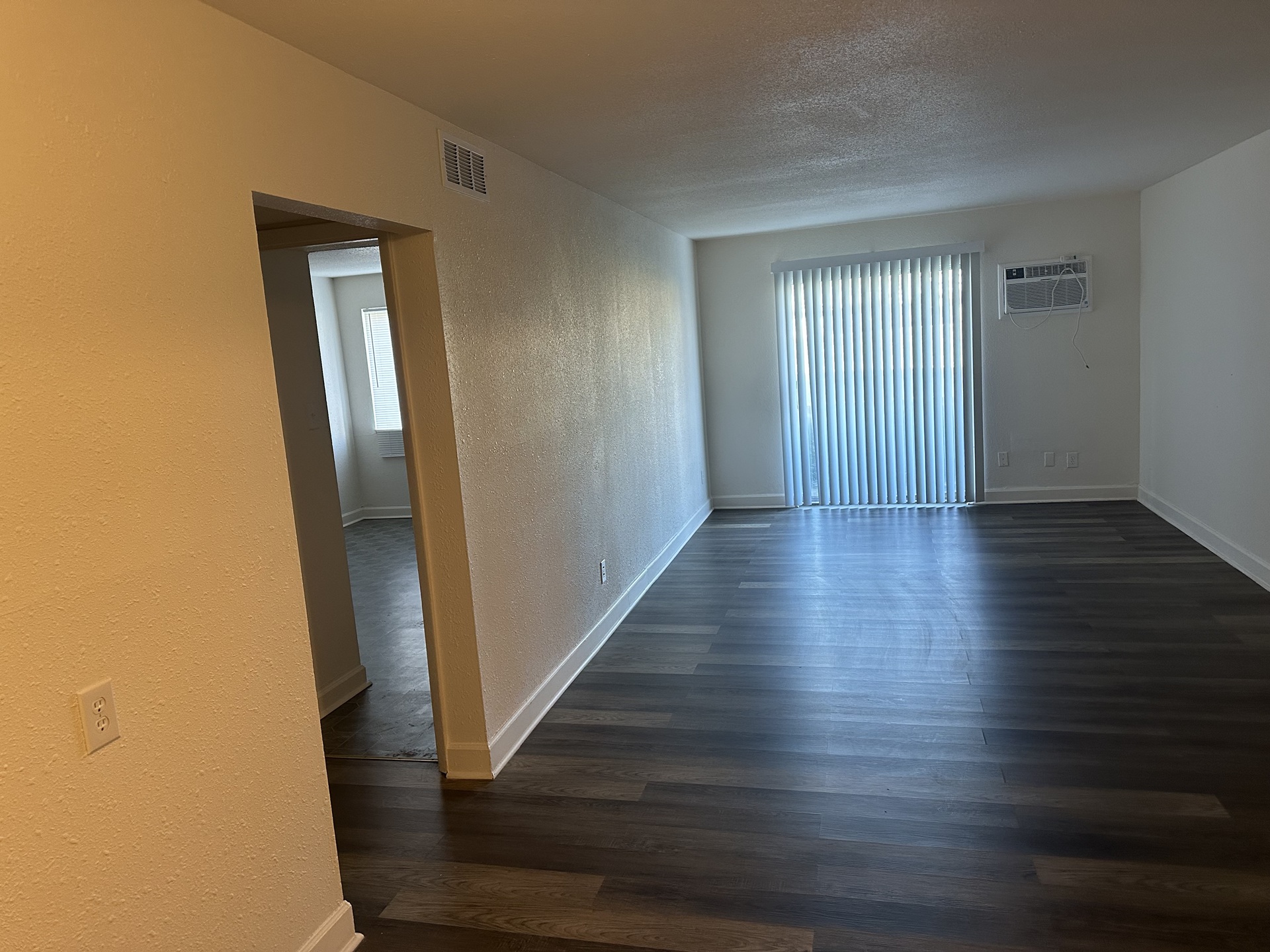 Woodlands Apartments living room in Saint Louis Missouri