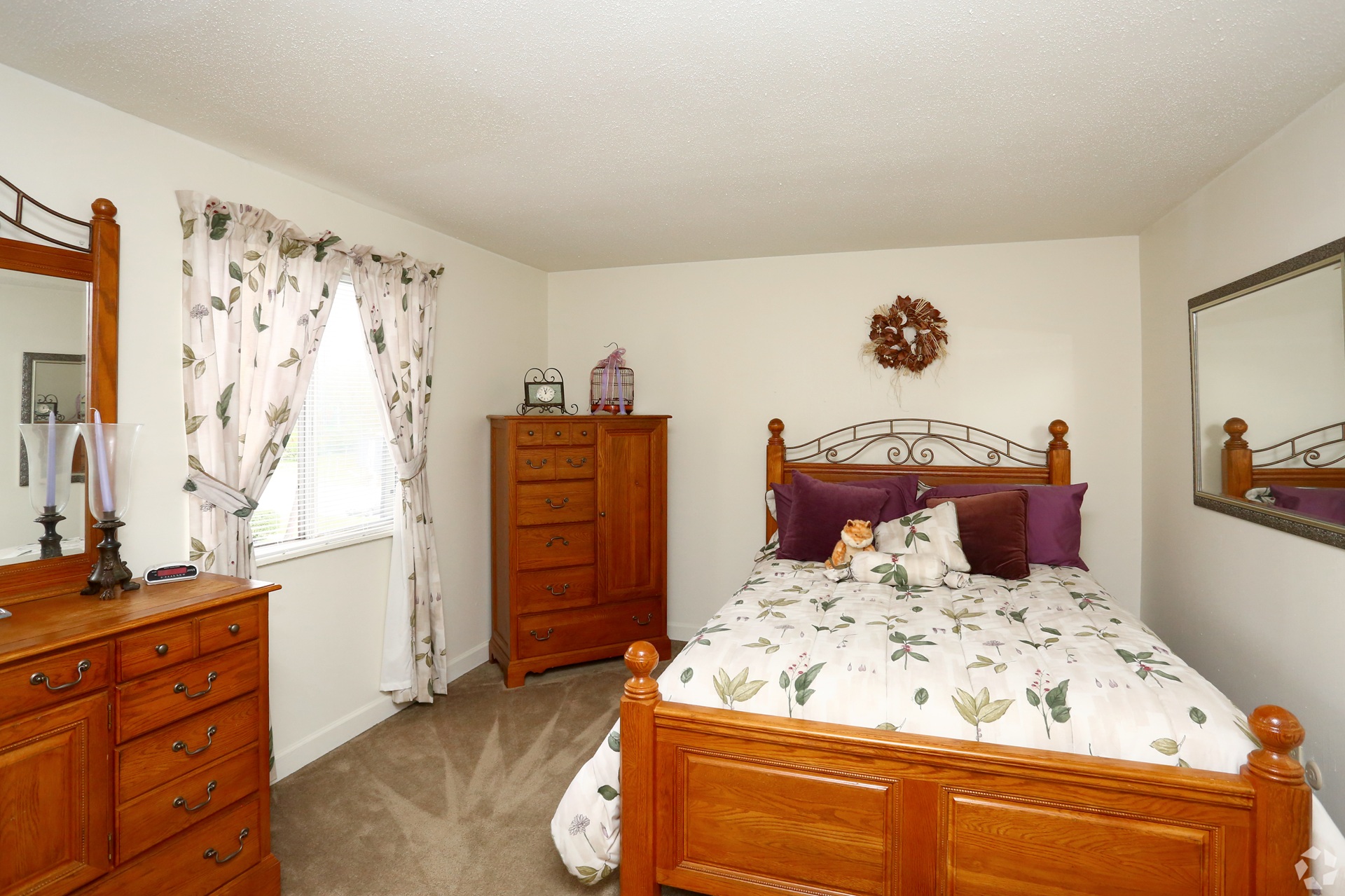 Woodlands Apartments master bedroom in Saint Louis, MO